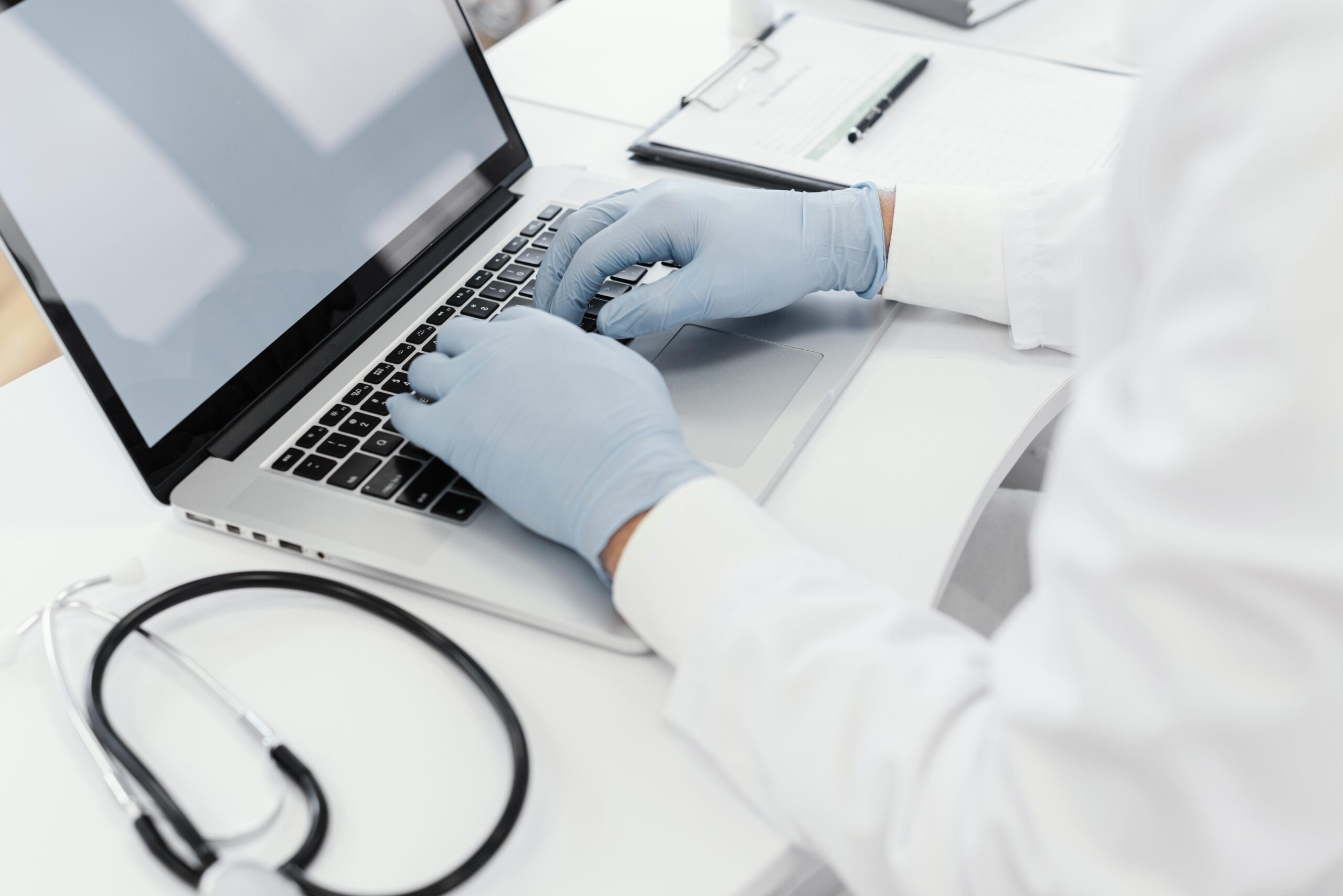 Biologische agentia in de zorg-RI&E: infectierisico’s en prikaccidenten inventariseren